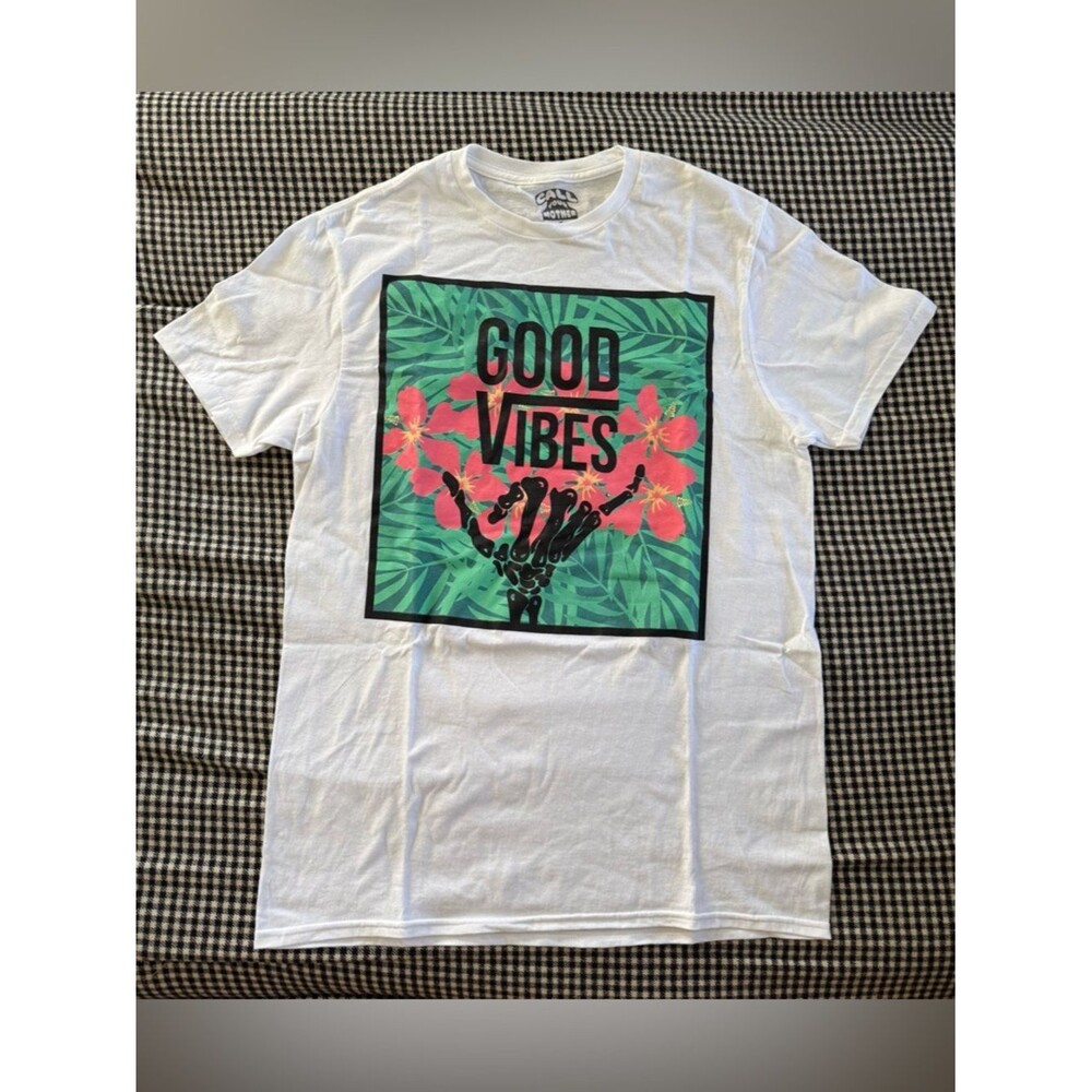 White "Good Vibes" Graphic Short Sleeve Tee Size Medium